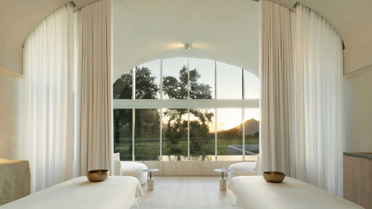 Terre Paisible spa room with mountain views. 